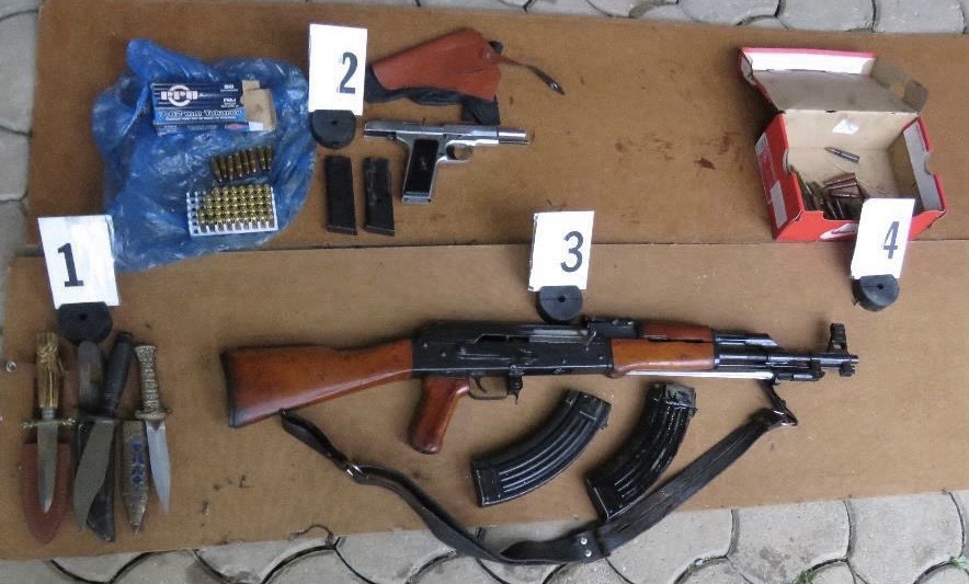 20-годишник се заканувал со напад инспириран од масакрот во САД: Оружје, муниција, ножеви – еве што друго било пронајдено (ФОТО)