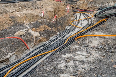 Владата ги усвои измените, се става ред во подземната инфраструктура и се уредуваат базните станици на телекомите