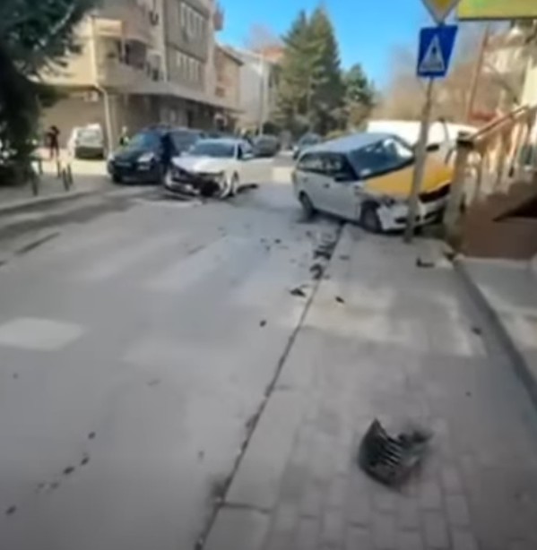 НОВИ ДЕТАЛИ: Возило на МВР учествуваше во сообраќајката во Црниче, има повредени (ВИДЕО)