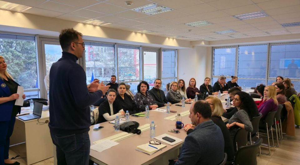 Обука за зајакнување на капацитетите на градинките и основните училишта во Ѓорче Петров