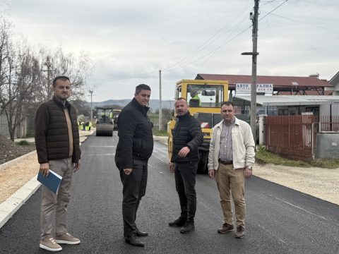 Општина Илинден започна поставување на прв асфалтен слој на улица „11“ во н.м Кадино