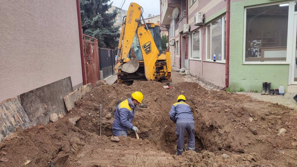 Во тек е реконструкција на дел од коловозот на улицата „Леринска“ и „Христо Узунов“