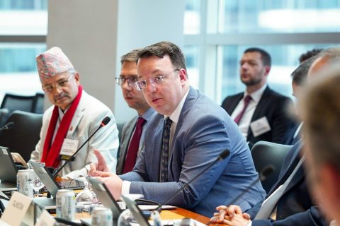 Николоски: Реализираме огромен инвестициски циклус од неколку милијарди евра на коридорите