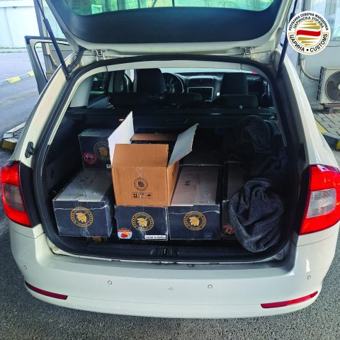 Царинска управа: На граничен премин Блаце спречен обид за криумчарење 120 килограми тутун за наргиле