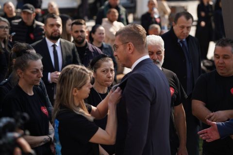 Мицкоски: Денес во Кочани оддаваме тивка, но длабока почит кон невините животи што прерано згаснаа