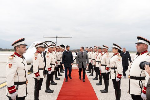 Андоновски го пречека претседателот на Црна Гора, Јаков Милатовиќ, на аеродромот во Скопје