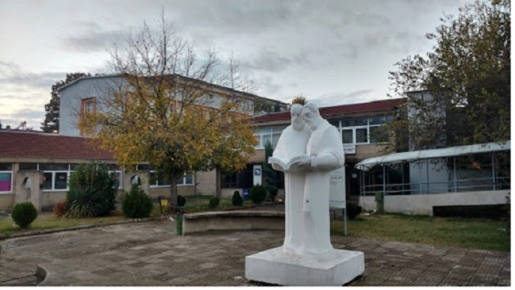 Лажна дојава за поставена бомба во кочанско училиште – учениците биле евакуирани