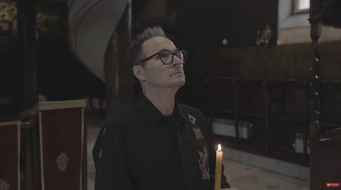 (ВИДЕО) Најпрепознатливата празнична песна со нова верзија: „На Велигден“ во ново духовно руво