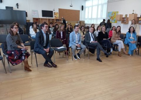 Делегација на секцијата на Собранието во ПС на франкофонијата ги посети билингвалните паралелки на француски јазик во СОУ „Васил Антевски Дрен“