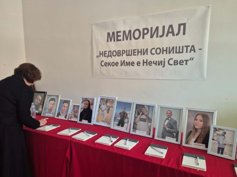 Сиљановска-Давкова напиша посебни пораки за сите 63 загинати во Кочани