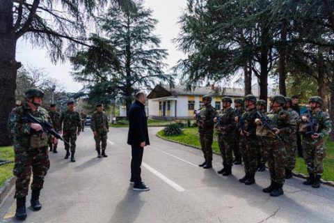 Реакција од Министерство за одбрана: Секогаш информираме со факти, Насковски со леснотија ги навреди претставниците на медиумите