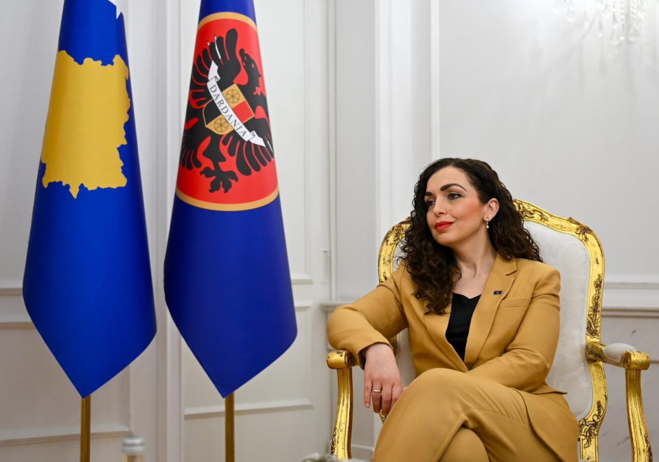 Уставниот суд и забрани на косовската претседателка да го објави датумот на предвремените избори