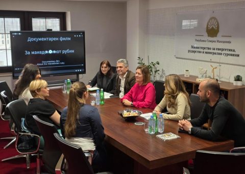 Младите ја раскажуваат приказната за рубинот: Божиновска се сретна со наградените ученички