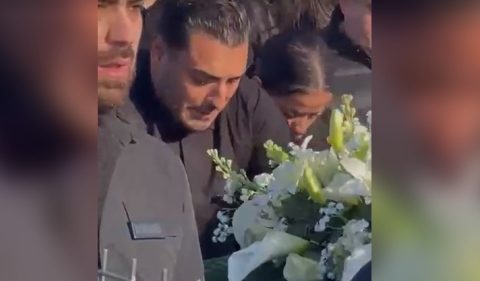 Погребан братот на Дарко Лазиќ: Пејачот скршен од болка – „Тато, ти го носам синот, чувај го“