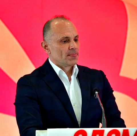 Наместо да си ги собере „пљачките“ и да препушти на вистински лидер, Филипче гледа „ПЉАЧКА“