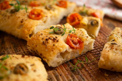 Медитерански вкусови во вашата кујна, воздушеста фокача