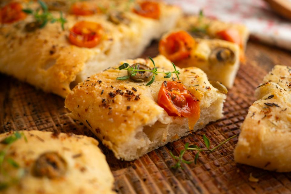 Медитерански вкусови во вашата кујна, воздушеста фокача