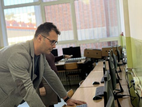 Нови компјутери за учениците во ООУ „Мирче Ацев“ во општина Ѓорче Петров
