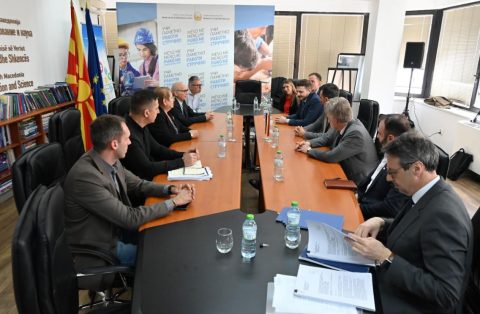 Се проширува инвестициската програма на МОН: Освен студентските домови, ќе се реконструираат и државните училишта со ресурсни центри