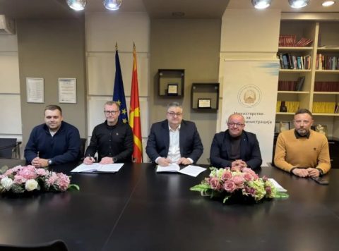 Потпишан колективниот договор за вработените во Министерството за јавна администрација, етапно зголемување на платите до 40 проценти