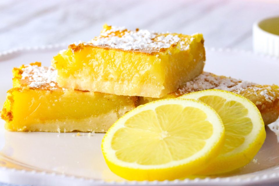 Сочен колач со лимон