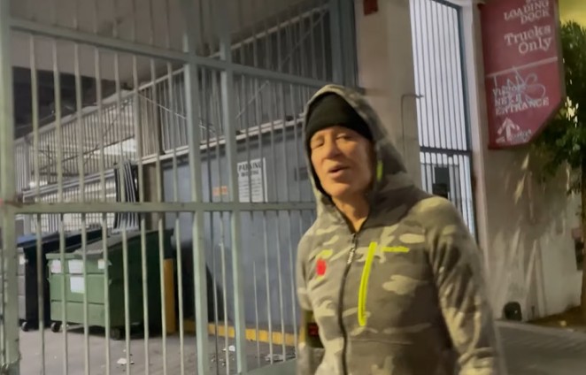 Мики Рурк исфрлен од куќата, судот донесе одлука