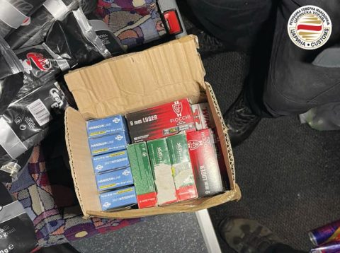 Откриени 580 парчиња куршуми во автобус, двајца осомничени лишени од слобода