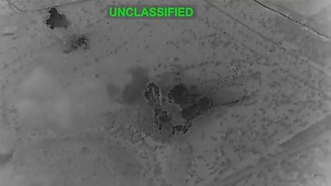 ТРАМП ОБЈАВИ СНИМКА ОД НАПАДОТ НА ИРАНСКИОТ ОСТРОВ ХАРГ Биле нападнати воена база и писта за авиони (ВИДЕО)