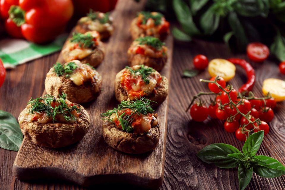 Полнети печурки со зеленчук