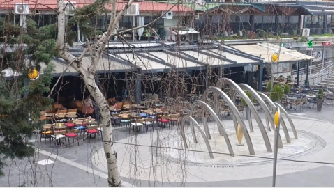 Угостителите од Трговскиот центар во Кочани ги отстрануваат терасите од јавната површина