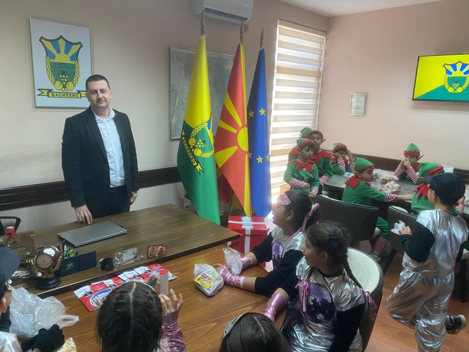 Малите карневалчиња во посета на општина Василево