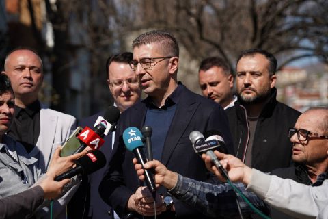 Мицкоски најави намалување на нафтените деривати за 2,5 денари по литар во текот на денот