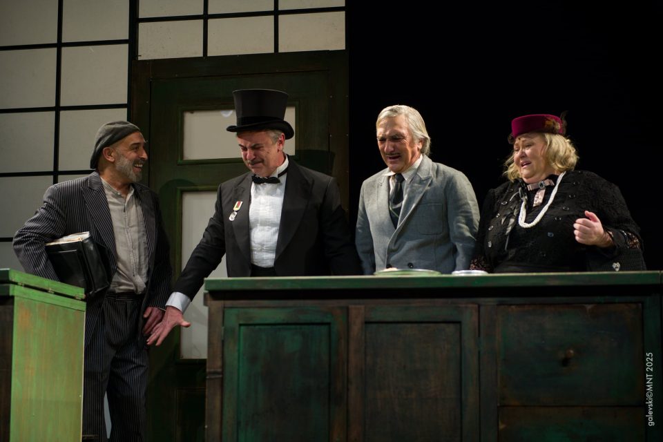 МНТ со наградуваната претстава „Народен Пратеник“ гостува на фестивали во Велес и Пожаревац