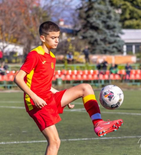 ВИДЕО: Еврогол на Давид Вељаноски од 50 метри