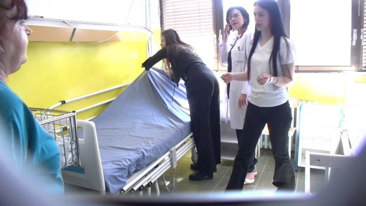 Средношколците од штипското текстилно училиште сошија постелнини за Педијатрија