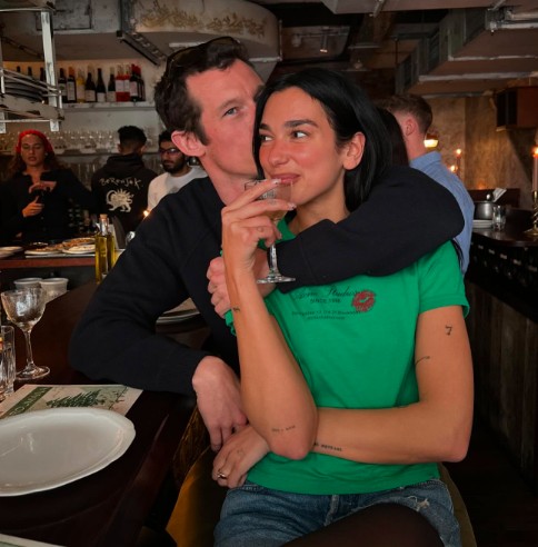 Дуа Липа се мажи: Објавени детали, гостите мора да почитуваат строги правила