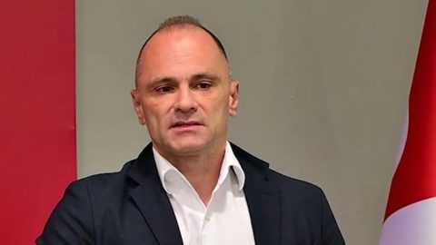 „СИ ПОВЛЕКВИТ, ПУСТОНО“: Ефектот на Шмрчко со тешки реперкусии врз настапот на Филипче (ВИДЕО)