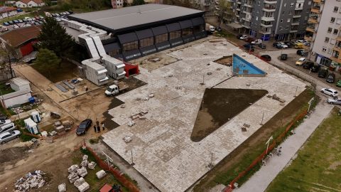 ФОТО: Во завршна фаза новиот плоштад пред спортската сала „Расадник“