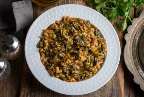 Спанаќ со ориз и мелено месо