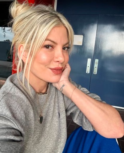 ВИДЕО: Популарната актерка од „Беверли Хилс“ доживеала тешка сообраќајка, со неа биле и децата